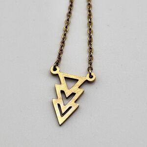 10k Gold Plated Triple Arrow Dainty Geometric Pendant Necklace 18in chain